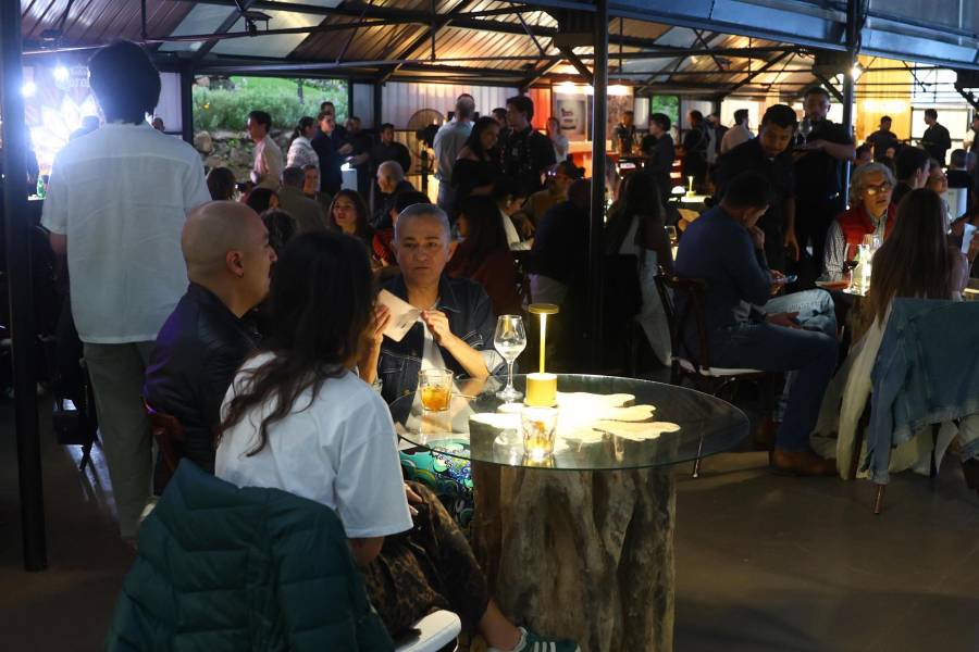 Mientras la lluvia no amainaba en Boquete, los invitados internacionales del evento cataban en Hacienda La Esmeralda distintas variedades de café panameño.