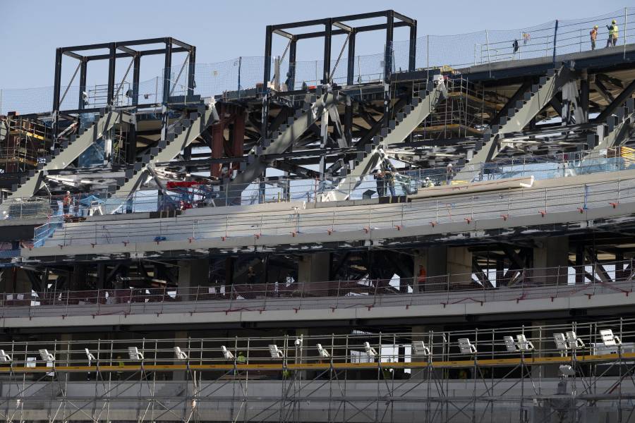 Gradas superiores del Camp Nour aún siguen en fase de construcción.