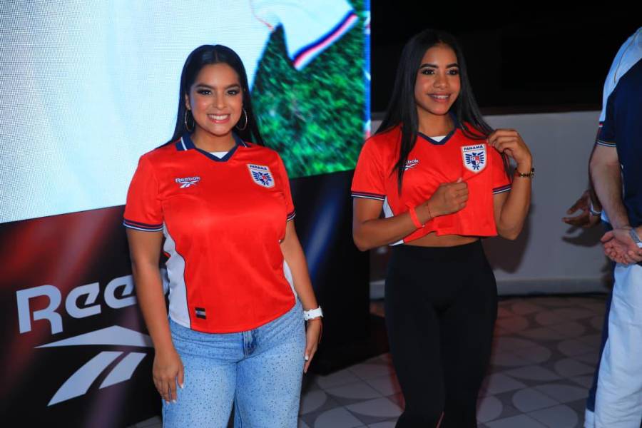 El rojo sigue siendo la vestimenta local para Panamá.