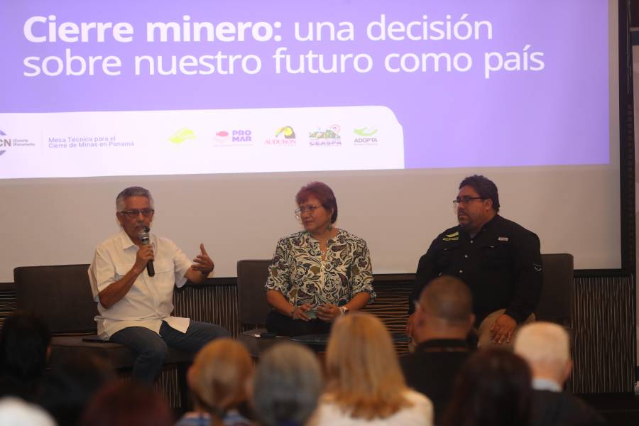 Los panelistas durante el V Foro Ciudadano ‘Cierre minero: una decisión sobre nuestro futuro como país’.