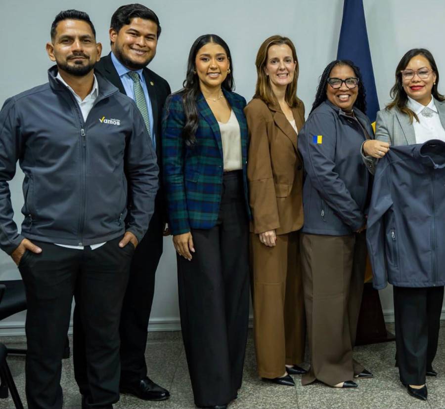 Una parte de la fotografía ampliada que publicó la cuenta de Instagram de la coalición Vamos.