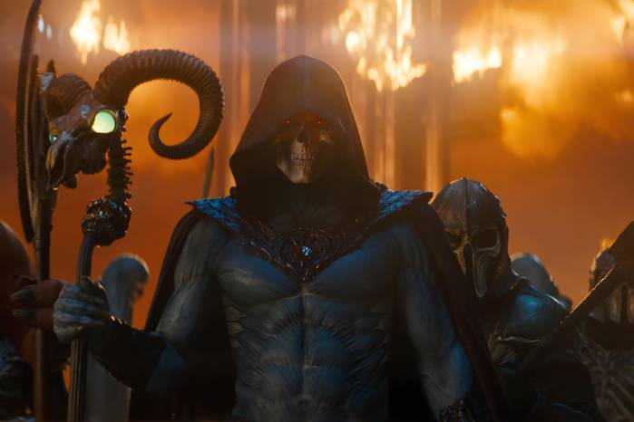 Con la voz de Jared Leto, Skeletor da vida a su diva interior como un villano memorable y cómico.