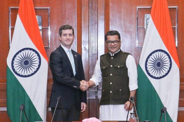 En la ciudad de Nueva Delhi se reunieron el viceministro de Relaciones Exteriores, Carlos Hoyos, y el ministro de Estado para Asuntos Exteriores de la India, Pabitra Margherita.