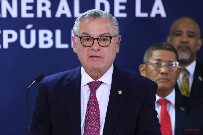 Contralor confirma llamada a Irma Hernández y descarta firma de contratos de basura