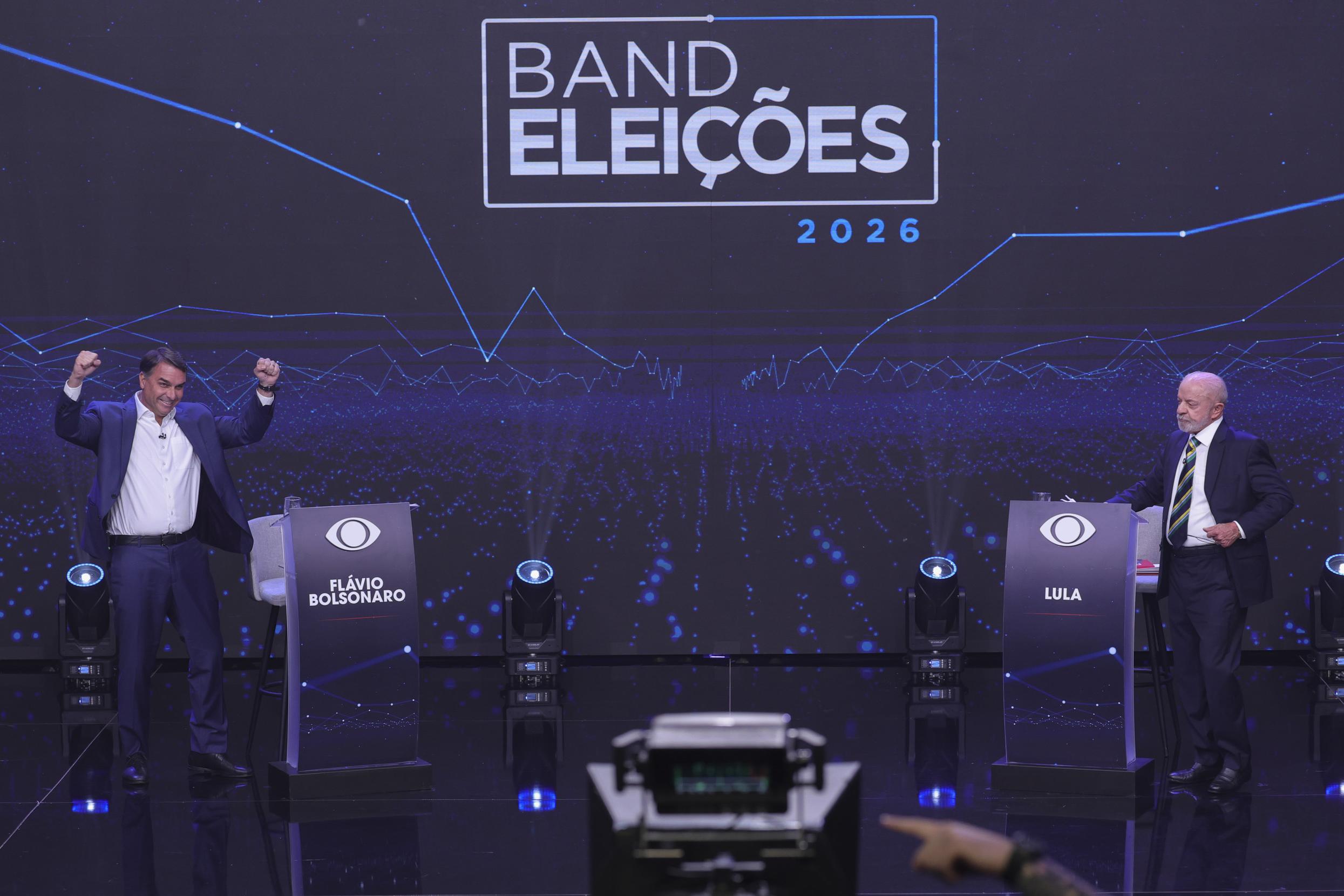 ‘Bolsonaro, vota por mí’: la provocación de Lula en el debate con Flávio Bolsonaro en Brasil