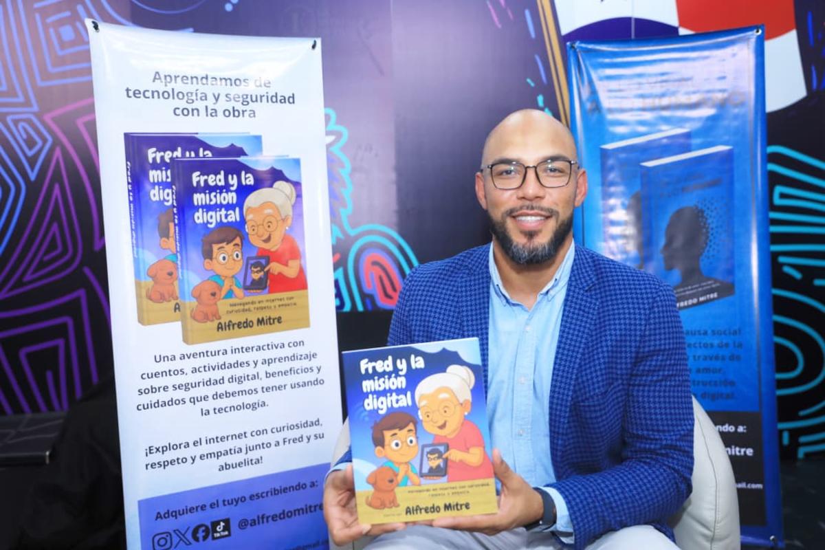 Alfredo Mitre presenta obras sobre ciberacoso y seguridad digital en la Feria del Libro de Panamá